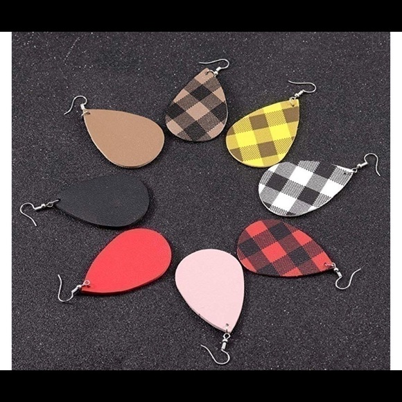 Set of 16 leather earrings A - Picture 3 of 4